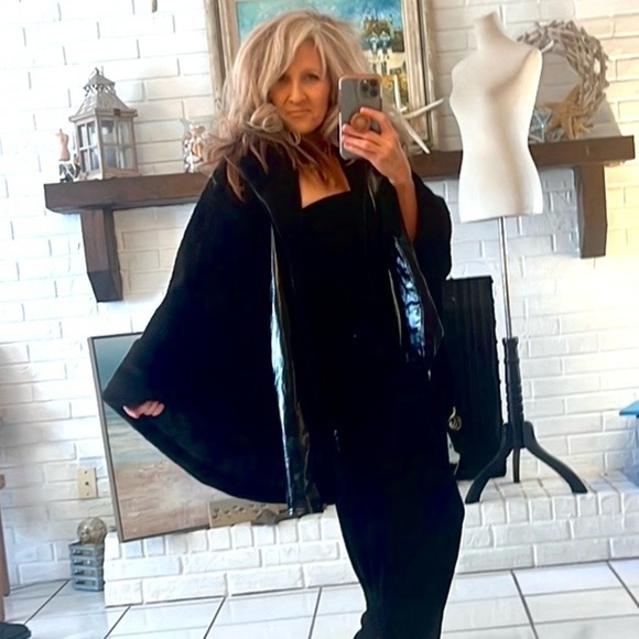 A. Landau,Mixed Media,Faux-Fur Shearling Leather Zip-Front Cape,POCKETS,Size L - Picture 1 of 11